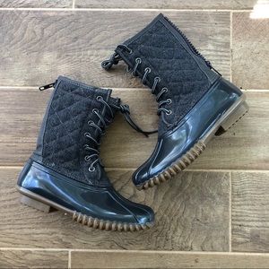 Madden Girl Gray Frolic Duck Boots, Sz. 6.5